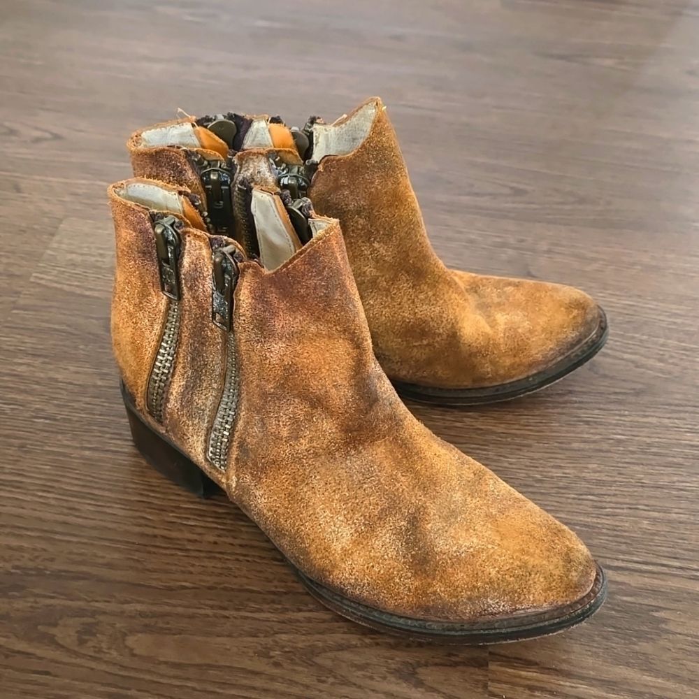 FREEBIRD by Steven Brown Suede “Clash” Ankle Booties sz9